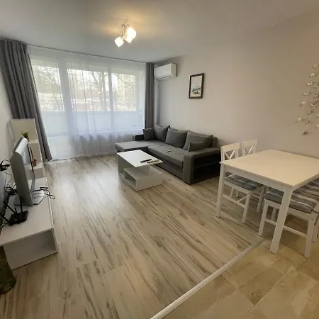 морски дом Appartamento Burgas